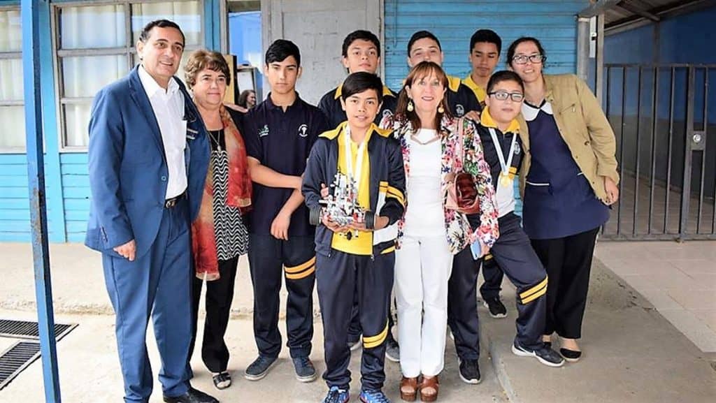 Estudiantes curicanos ganan nacional de First Lego League