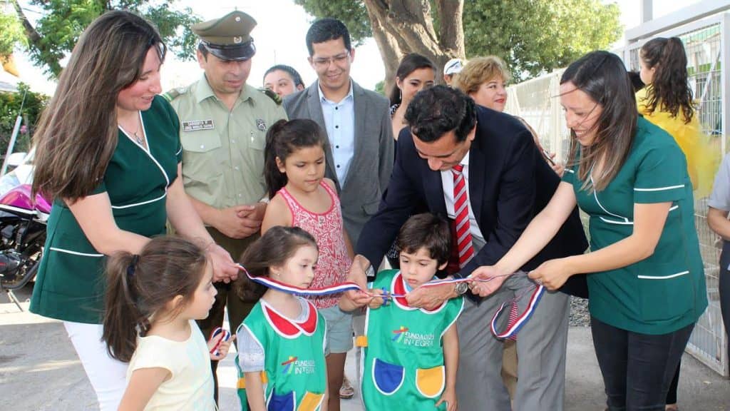 Inauguran veredas en acceso a sala cuna y jardín infantil Cadenita