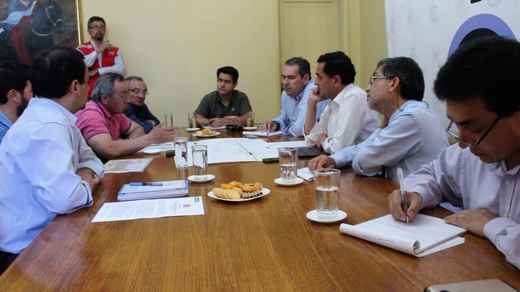 Autoridades y vecinos acuerdan medidas de seguridad en obras de puente Colorado