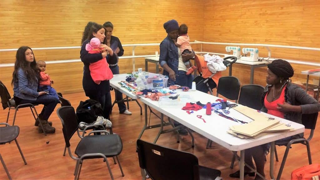 Imparten taller de emprendimiento para madres haitianas en Curicó