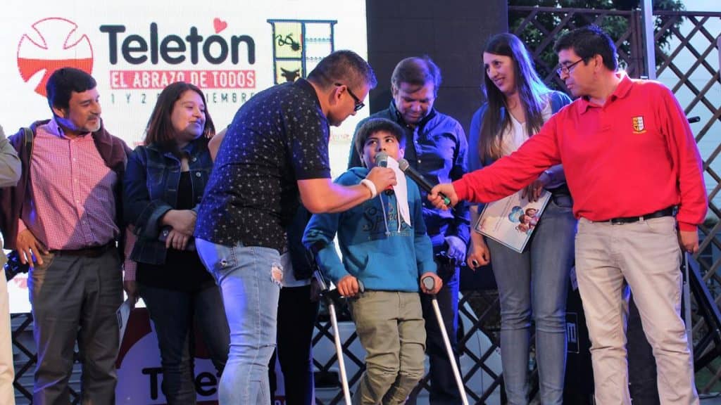 [FOTOS] Teno demostró su compromiso por la Teletón