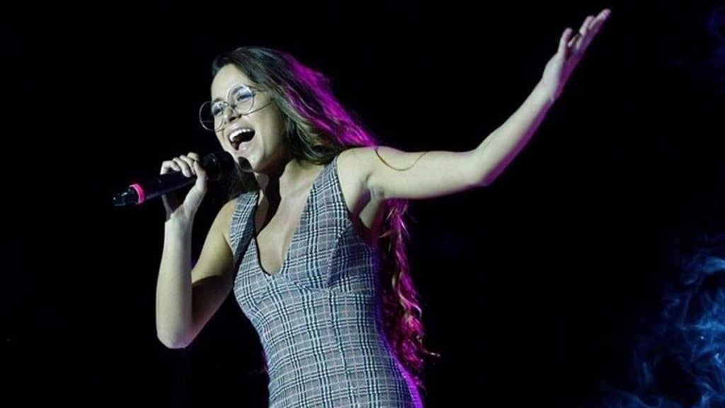 Camila Gallardo cautivó al público del Teatro Provincial