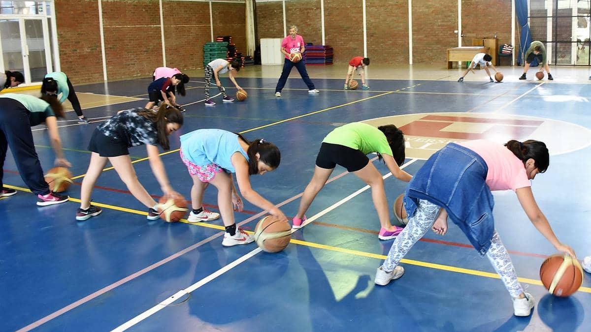 Alta participación en escuelas deportivas de verano