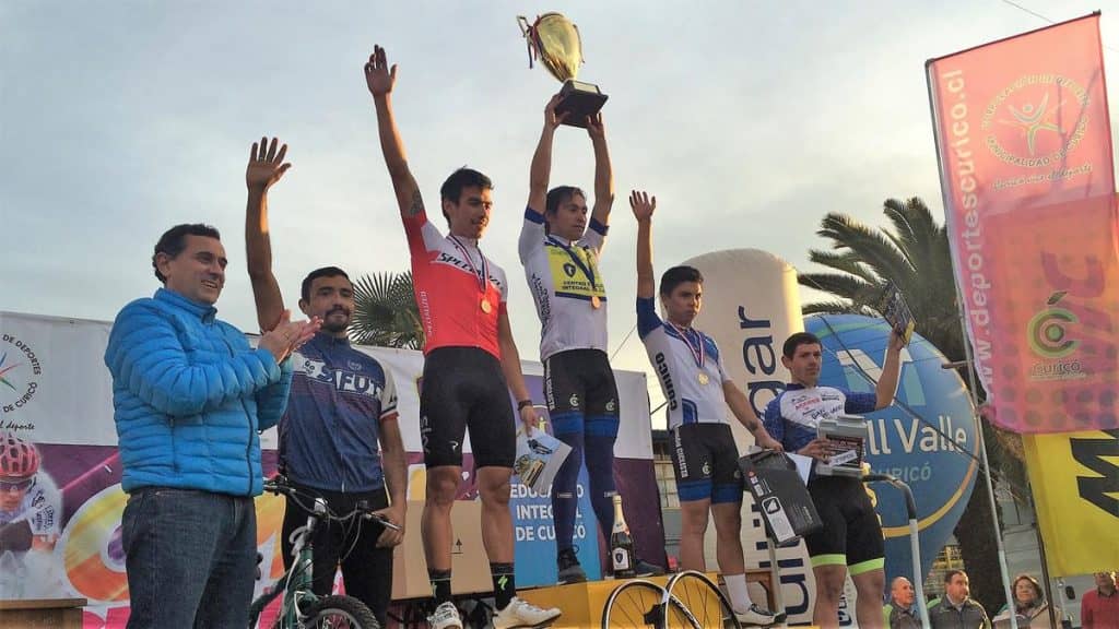 Traspasan en comodato ambulancia a Asociación de Ciclismo de Curicó