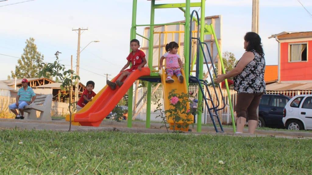 Niños ya disfrutan de nueva plazoleta en Sarmiento