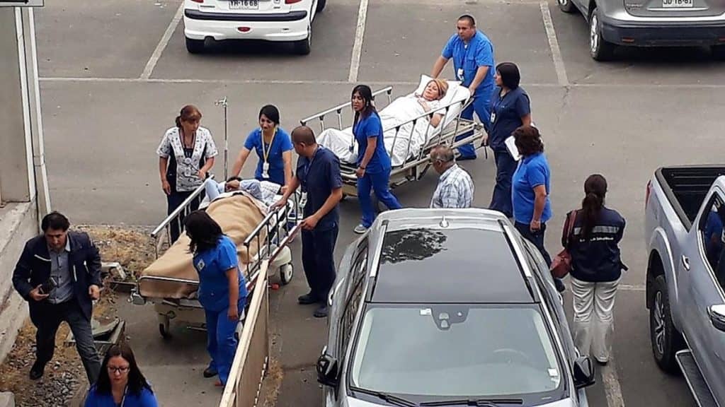 [VIDEO] Hospital de Curicó evacuó pacientes por simulacro de terremoto