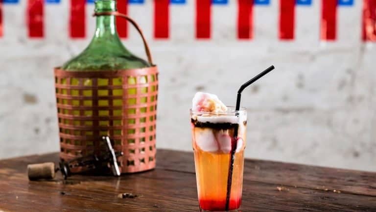 Lanzan primer libro de tragos chilenos y recetas de cócteles