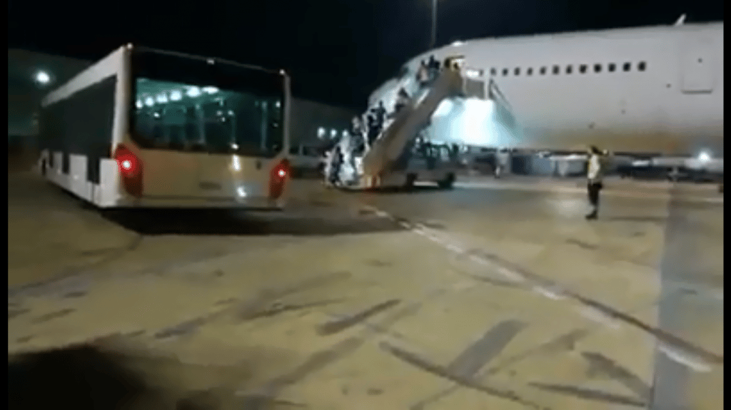 La historia tras el vídeo del avión que aterrizó en aeropuerto Pudahuel con haitianos