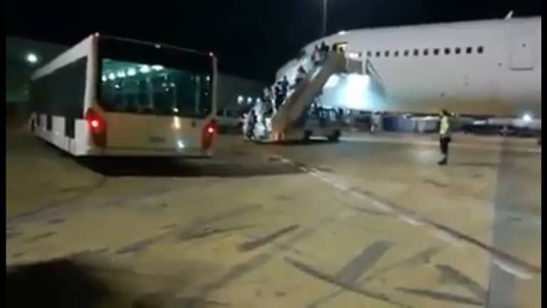 La historia tras el vídeo del avión que aterrizó en aeropuerto Pudahuel con haitianos