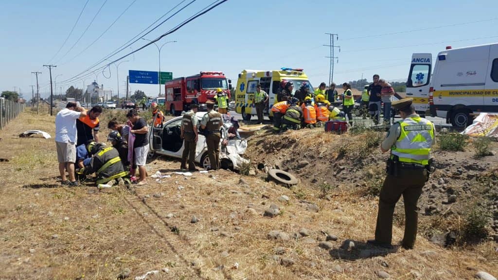 Dos heridos graves deja accidente en ruta 5 Sur
