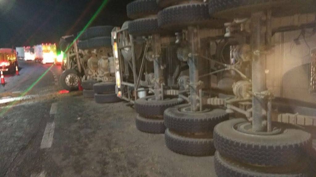 Transportista curicano sufre grave accidente carretero en el sur