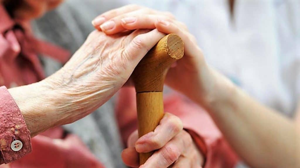 Desalojan hogar de ancianos clandestino de Romeral