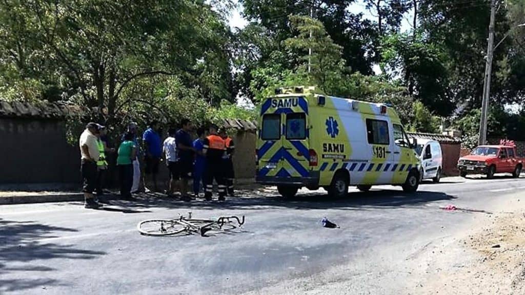 Ciclista herido tras colisión con motorista en Villa Parque del Sol