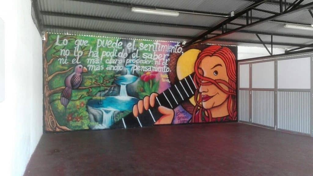 Internos pintan mural en cárcel de Molina