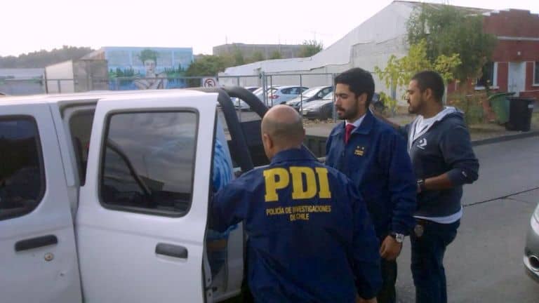 Con drogas y armas incautadas finaliza allanamiento en Curicó