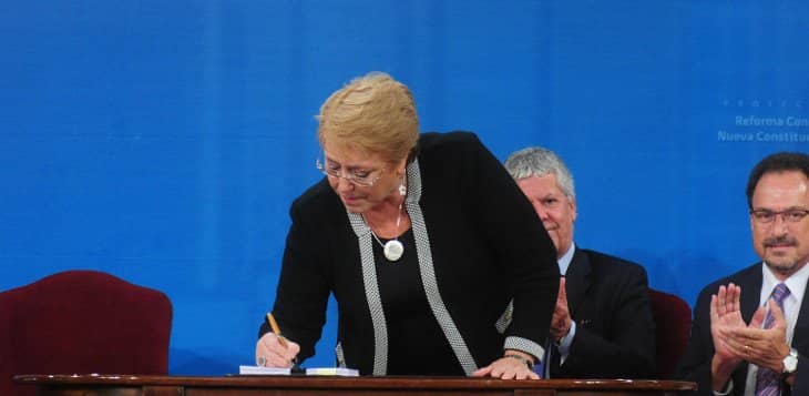 Presidenta Bachelet firma proyecto que establece Nueva Constitución