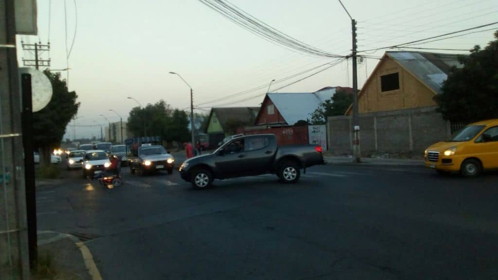 Vecinos de Circunvalación con calle Calama piden urgente un semáforo.