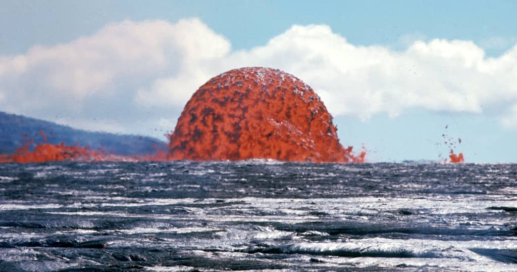 Fotografían una enorme burbuja de lava en Hawaii