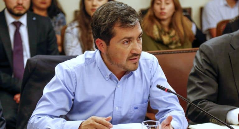 Diputado Rey condiciona su eventual llegada a la municipalidad de Curicó a una "decisión familiar"