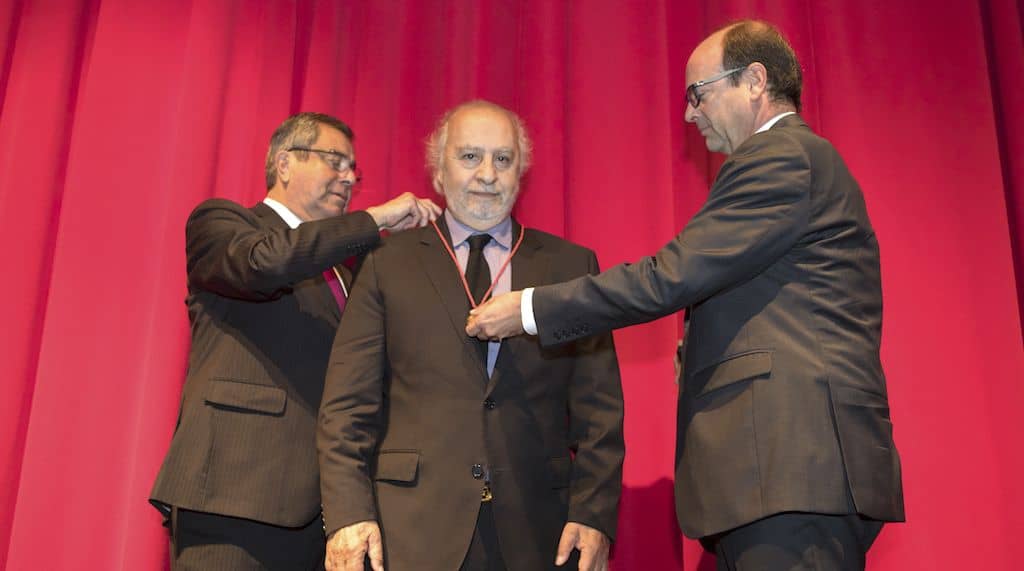 Cineasta Miguel Littin recibió Medalla al Mérito Juan Ignacio Molina