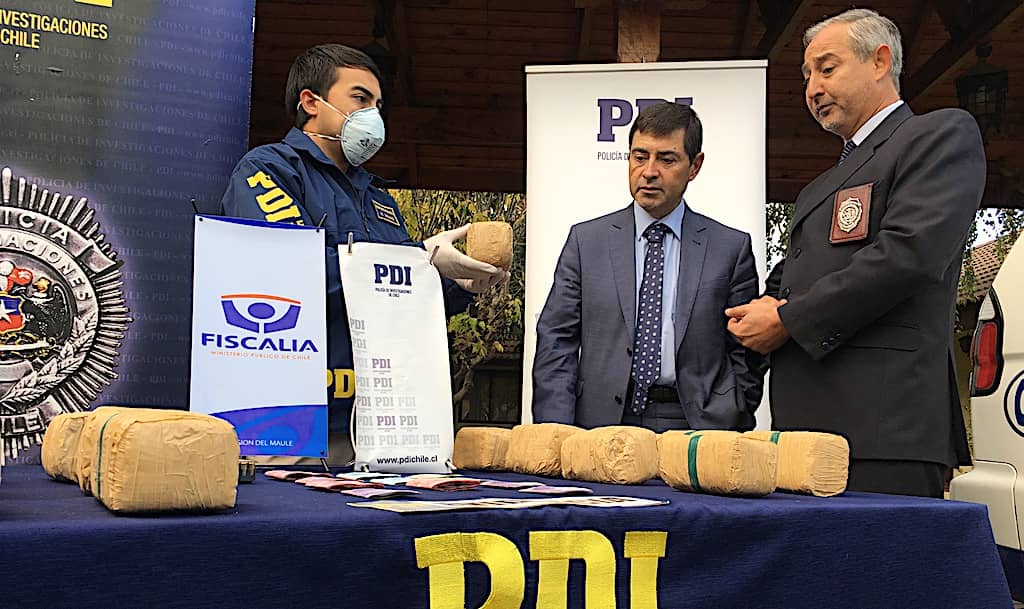 Caen traficantes curicanas con más de 200 millones de pesos en pasta base
