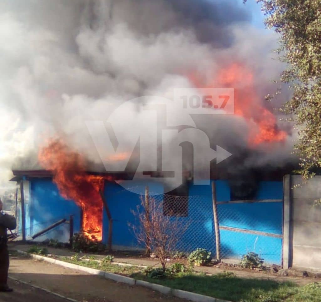[VIDEO - FOTOS] Incendio destruyó vivienda de anciana en la población Los Aromos