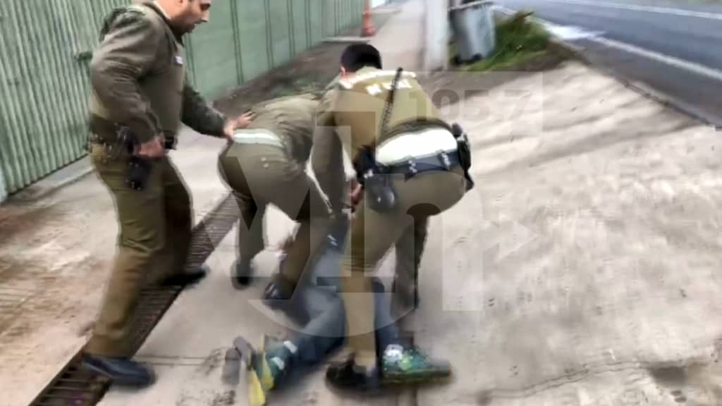 [VIDEO] Carabineros detienen uno de los delincuentes autores de presunto portonazo