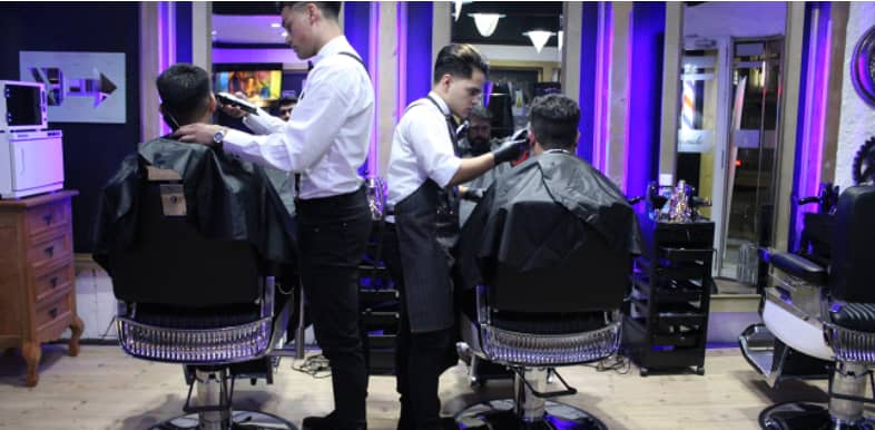 Nuevo formato en atención masculina llega a Curicó con Barbería Cavaliere