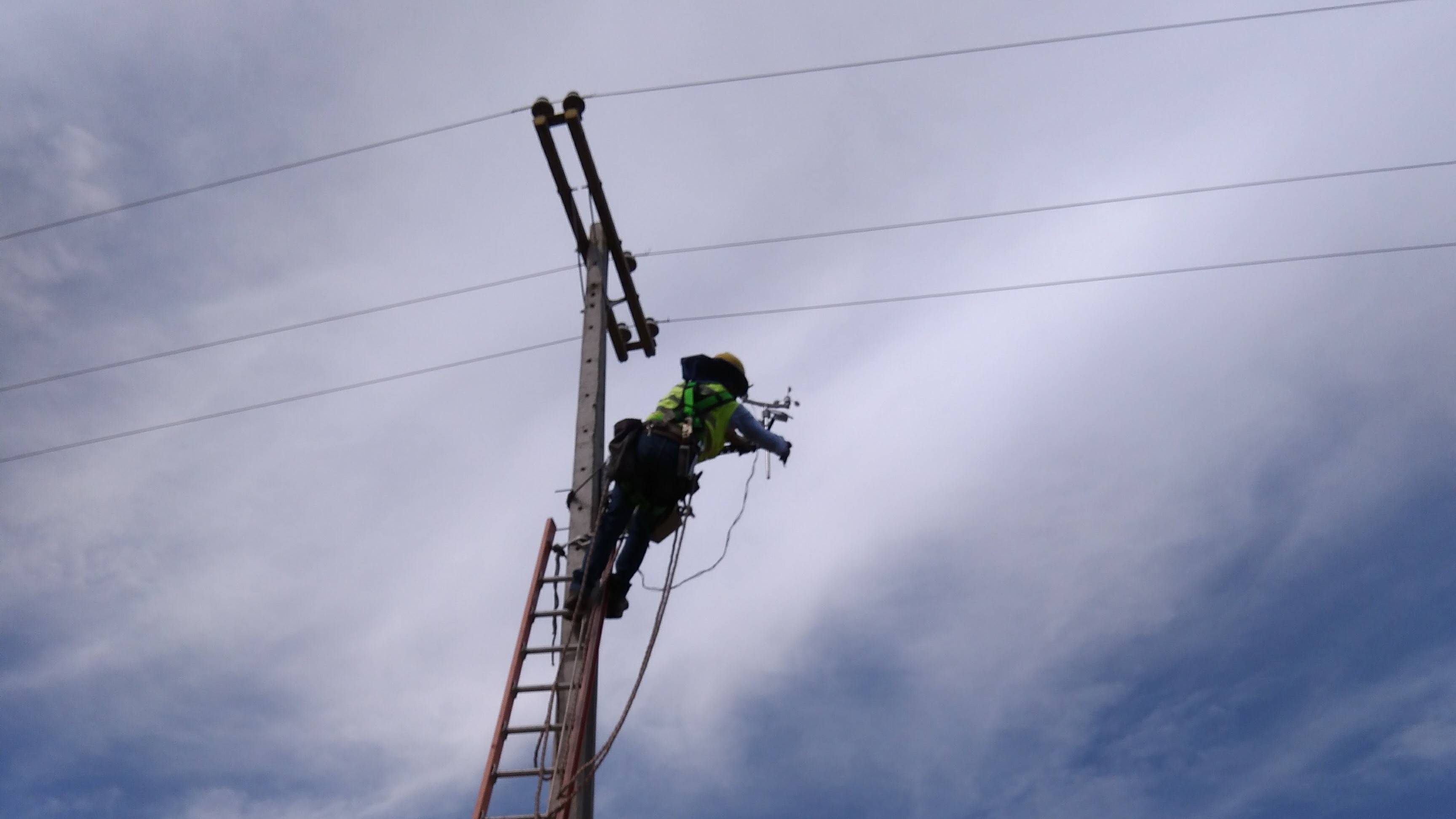 Estudiante curicano diseñó estación meteorológica que previene fallas eléctricas