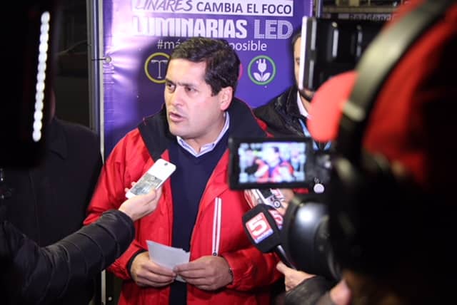 Alcalde Meza inspeccionó estado de avance de nuevas luminarias Led