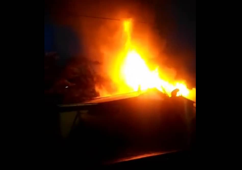 Incendio destruyó cuatro viviendas en Los Queñes
