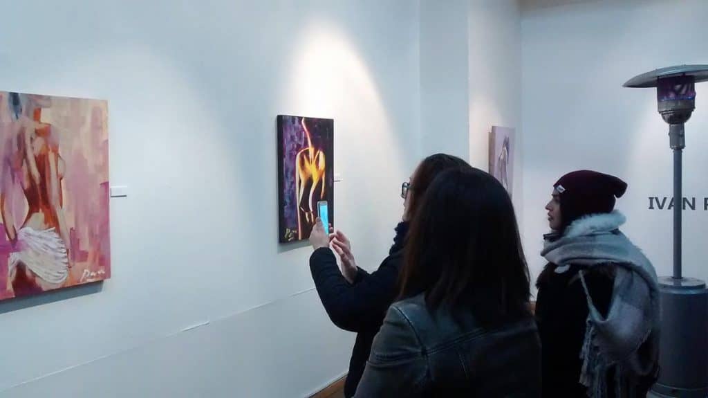 Obras centradas en el cuerpo femenino se exponen en Curicó