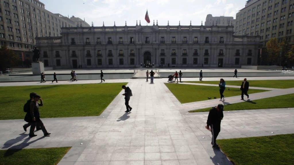 Prohíben el uso de pendrives en La Moneda