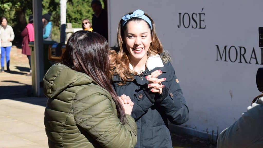Conductora de “Sabingo” visitó colegio curicano