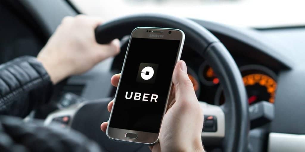 Choferes de UBER en manos del SII: tribunal alzó secreto bancario de la empresa