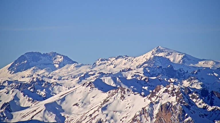 Vecinos de Los Queñes critican falta de información por actividad del volcán Planchón Peteroa