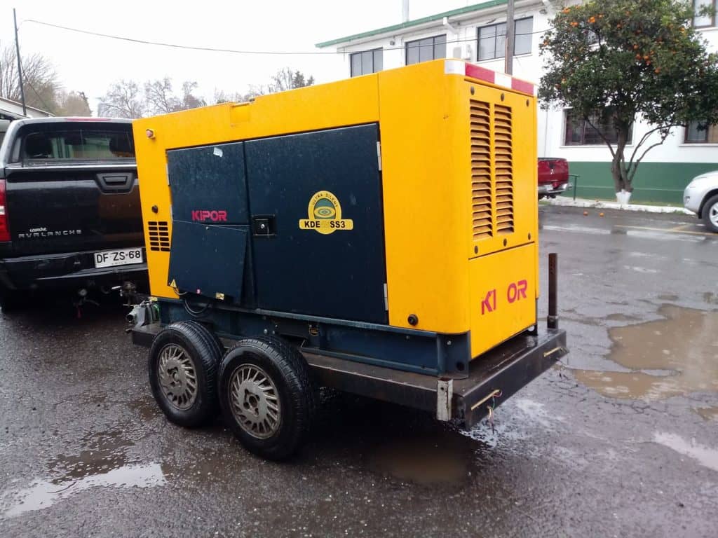 En medio de lluvia de pedradas recuperan valioso generador robado