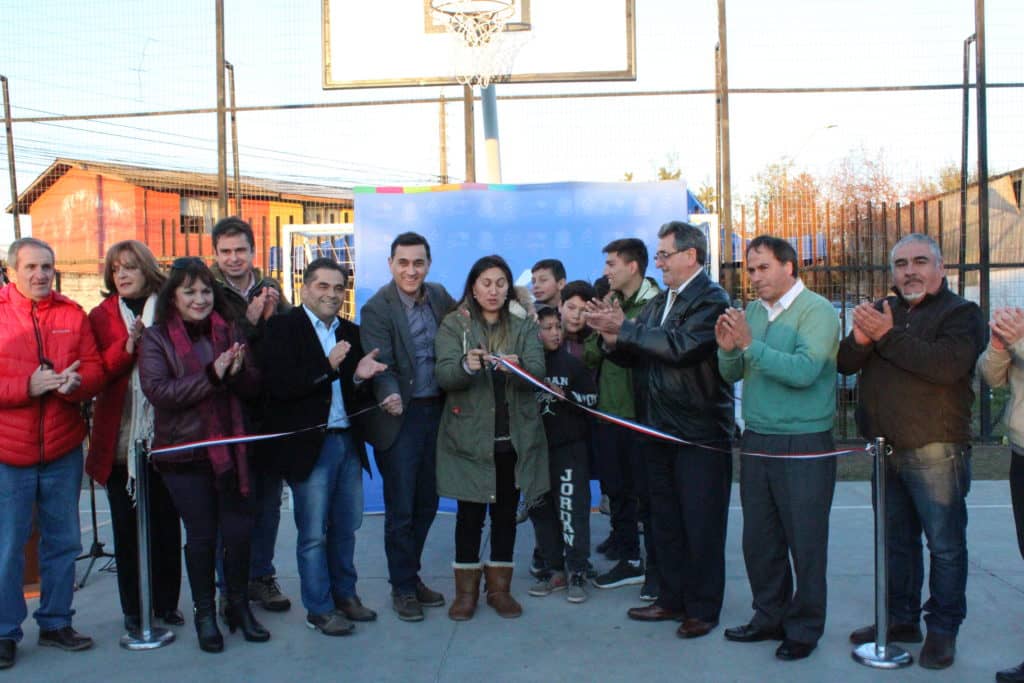 Inauguran luminarias en multicancha de Villa Eduardo Frei