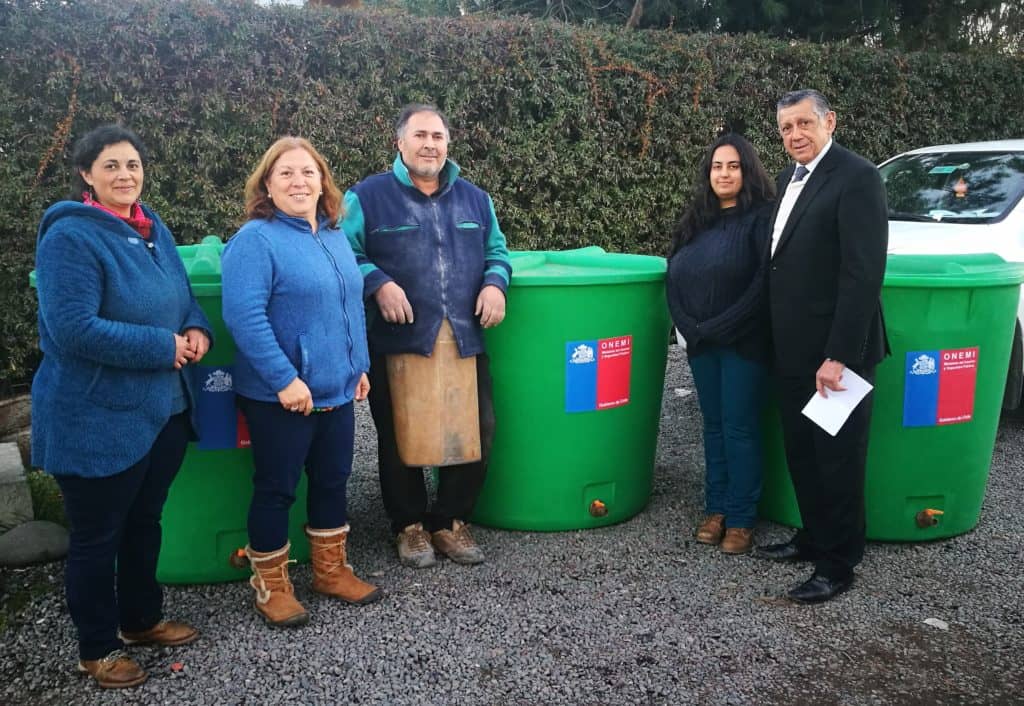 Dotan de estanques contenedores de agua a hogares en sectores de Rauco