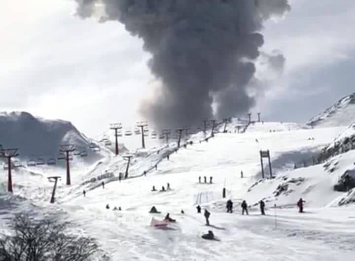 Explosión causa sismo en complejo volcánico Nevados de Chillán: se mantiene Alerta Naranja