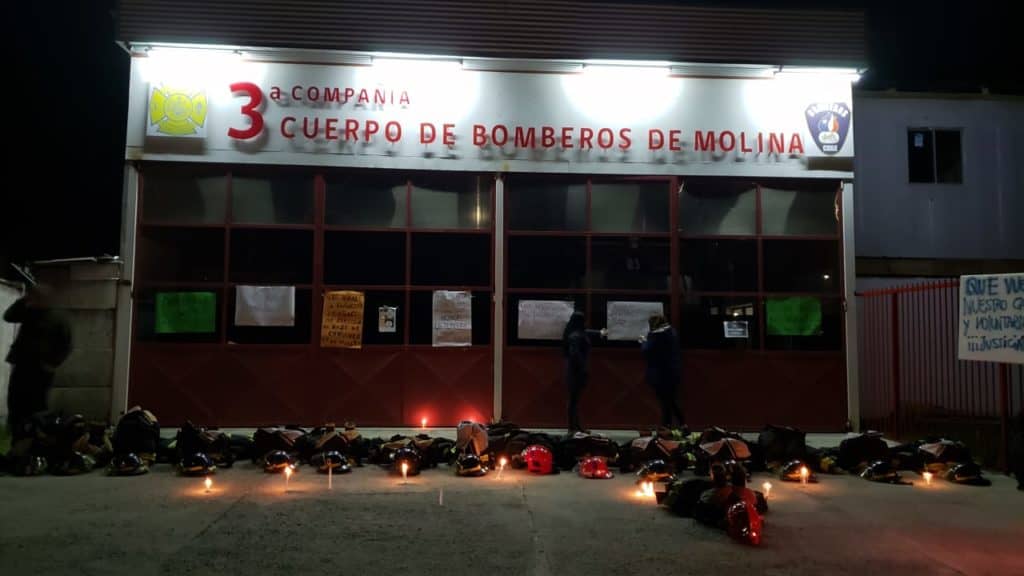 Inhabilitación de voluntarios originó protesta de Bomberos en Molina