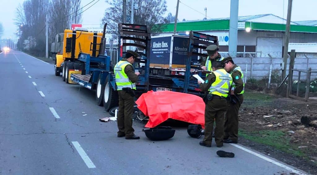 Nochero murió tras impactar su moto contra camión mal estacionado