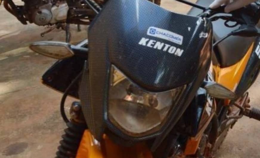 Falsa venta de motocicleta terminó con millonario robo y con dos detenidos