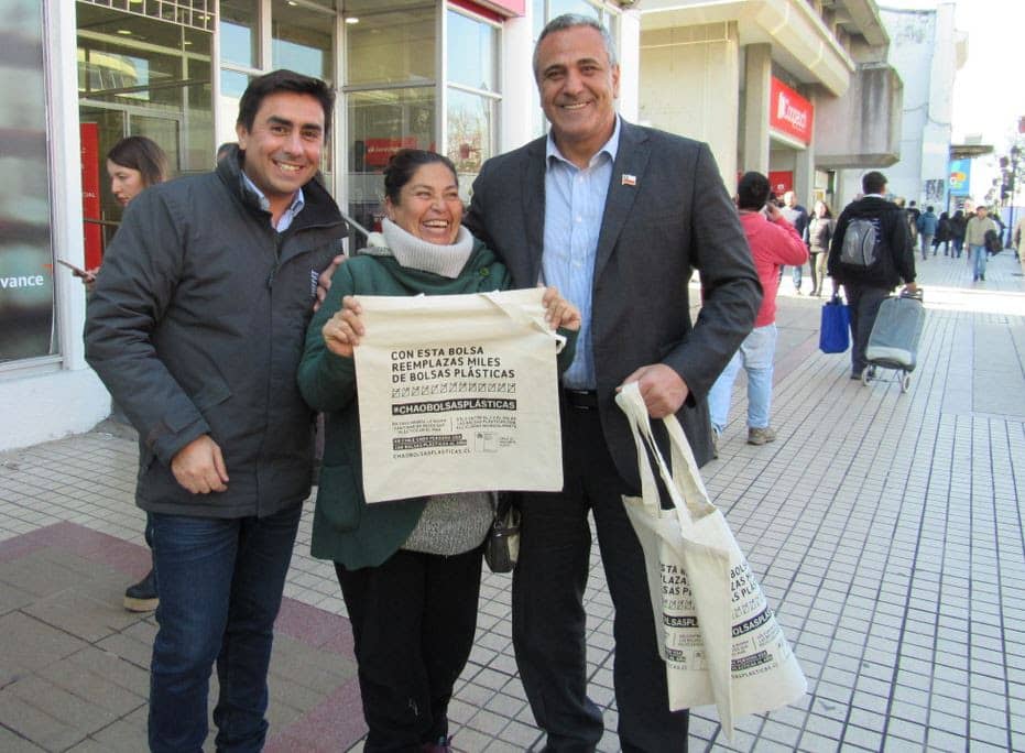 Autoridades de gobierno difunden nueva Ley de bolsas Plásticas
