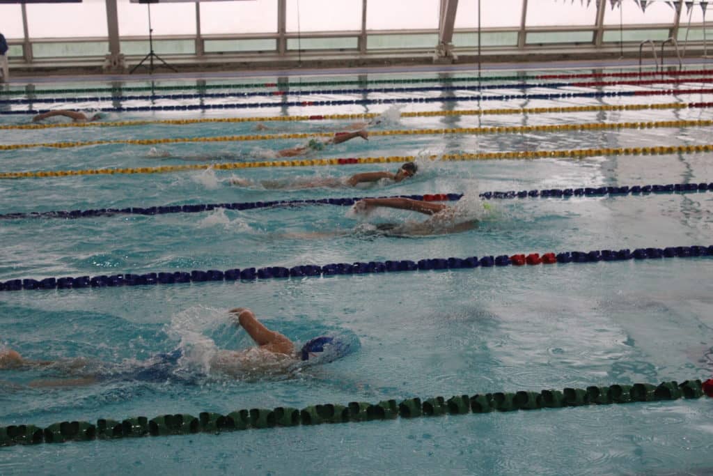 Nadadores maulinos debutaron en los Juegos Deportivos Escolares