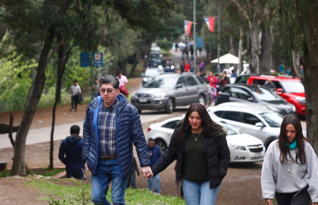 Curicanos se dieron cita en tradicional paseo al cerro Condell