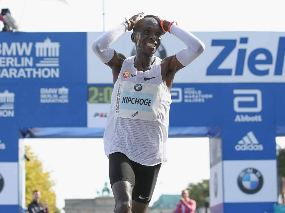 El keniano Eliud Kipchoge batió el récord del mundo de maratón en Berlín