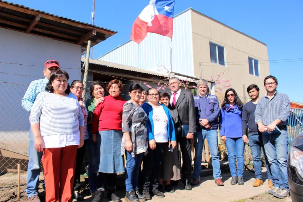 Vecinos de Rauco celebran instalación de paneles solares