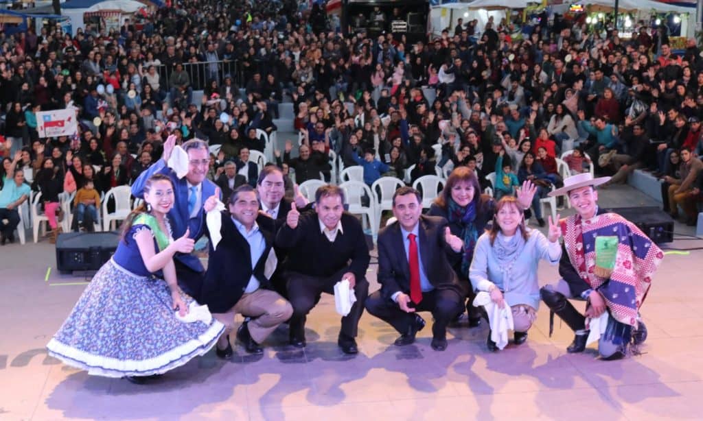 Mundo estudiantil fue protagonista en primera noche de Chilenidad