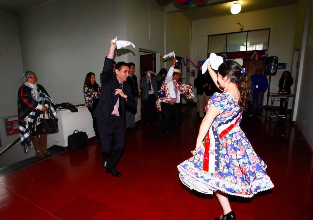Alcalde recibió a curicanos que ganaron Campeonato de Cueca en Miami